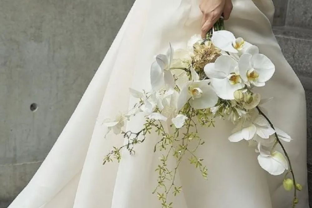 Xu hướng hoa cưới cầm tay định hình phong cách thanh lịch hiện đại